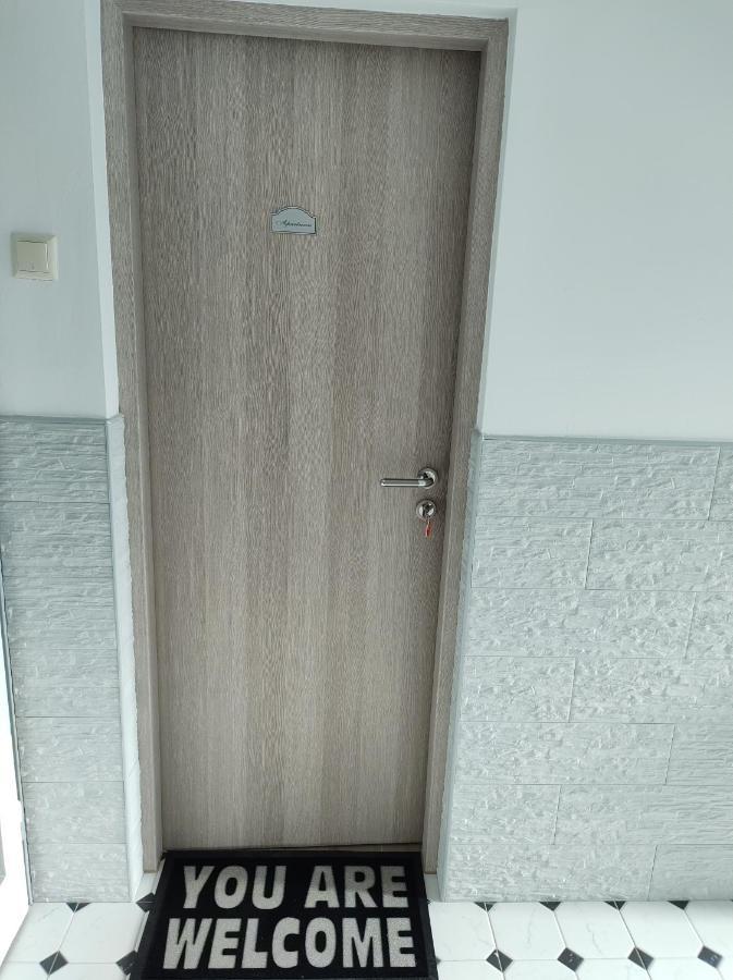 Happy Apartment Karlovac Buitenkant foto