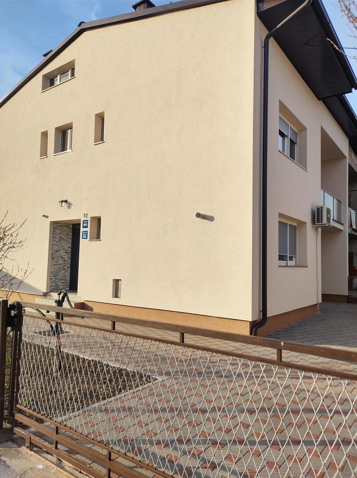 Happy Apartment Karlovac Buitenkant foto