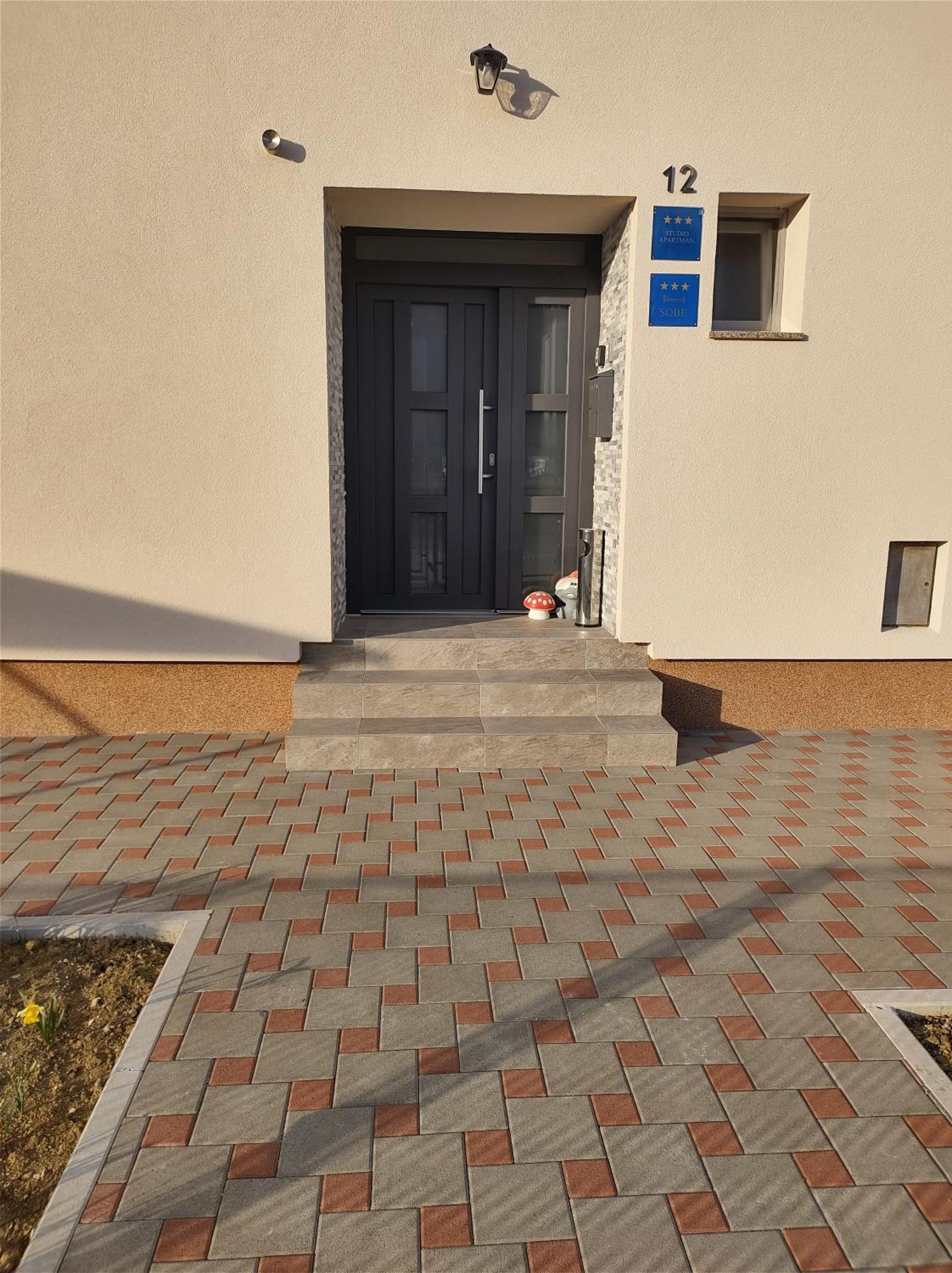Happy Apartment Karlovac Buitenkant foto